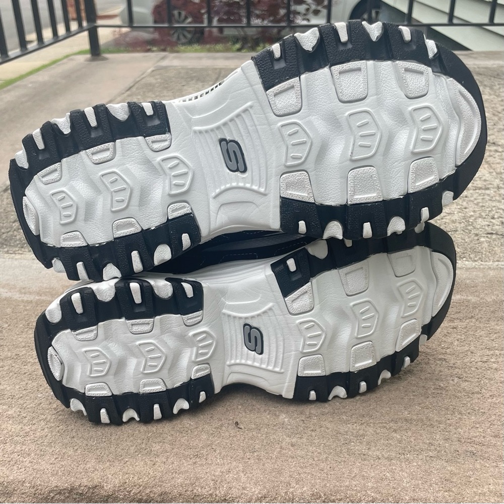 Men’s NWT black & white Skechers D’Lite. Size 8 - Picture 7 of 7